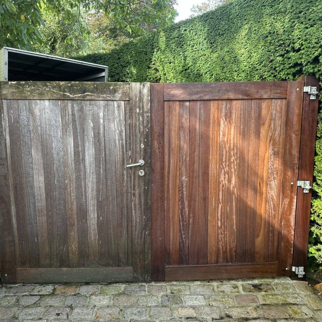 Reinigen houten poort VOOR & NA